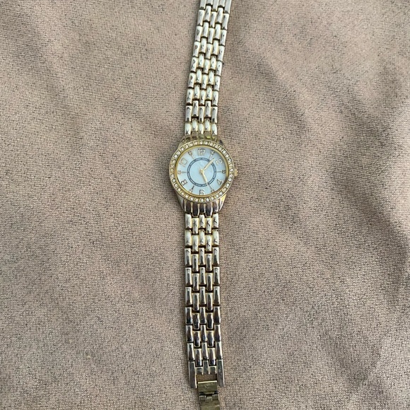 Ladies watch gold tone jeweled face - Picture 1 of 3